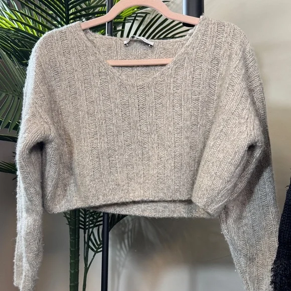 Elegant Beige Women's Crew Neck Sweater - Picture 3 of 7